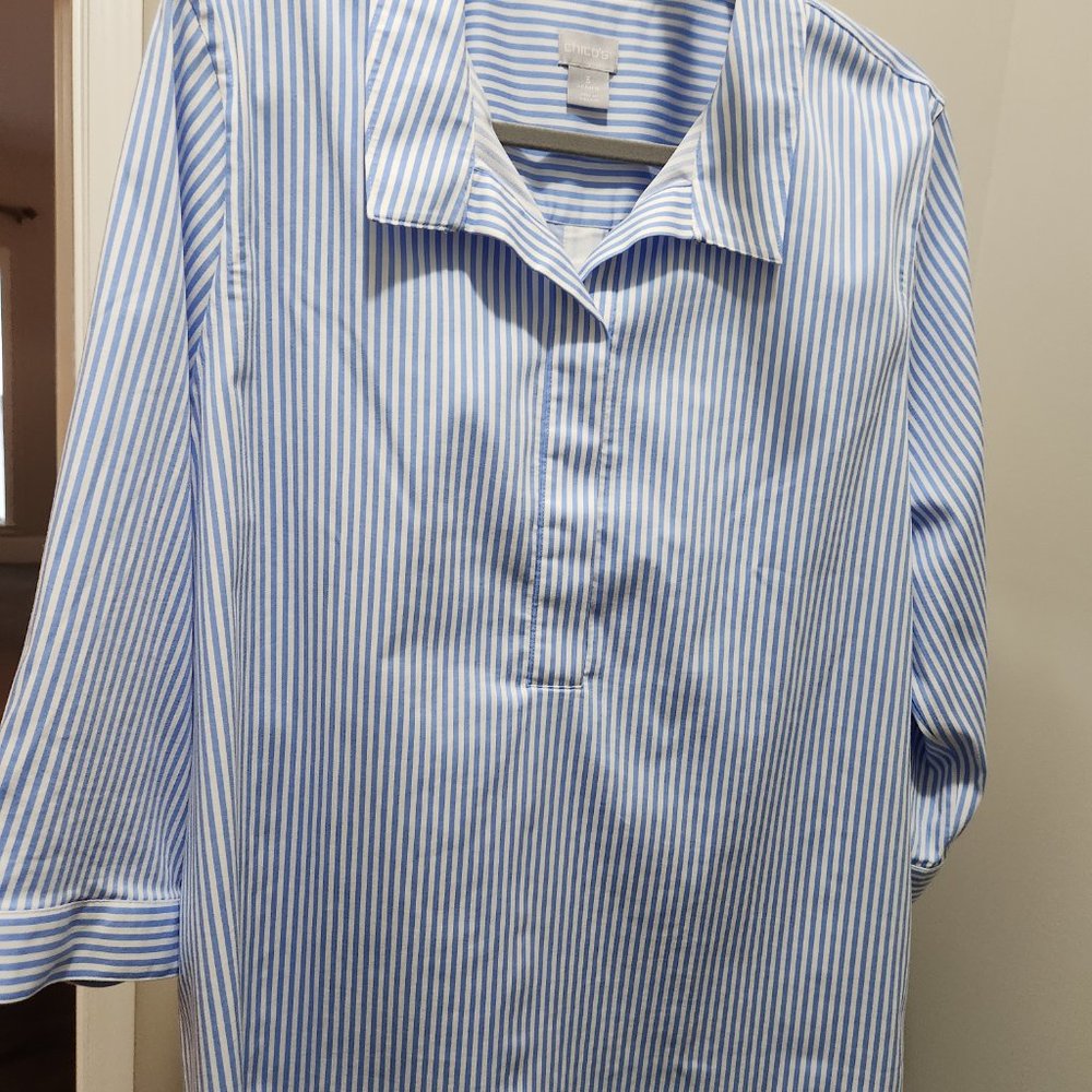 Chico's size 3 cotton shirt with cute button detail in back